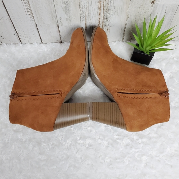 Old Navy Suede Heeled Booties Size 9 - Picture 6 of 10